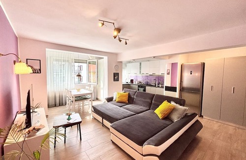 Old City Condo | Opera Lavendel. 2 Large rooms Center King-size bed