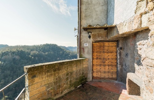 Calcata House | Opera Suites - The White Nights