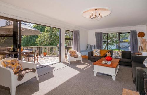 Opito Bay House | Opito Sea'scape - Opito Bay Holiday Home