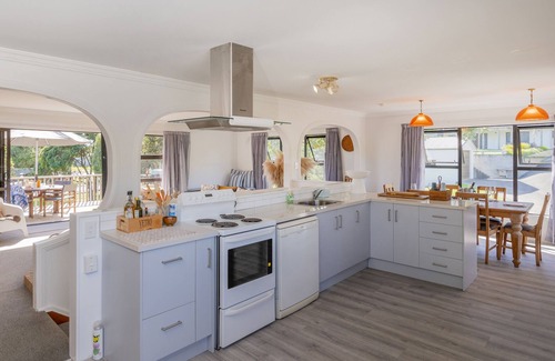 Opito Bay House | Opito Sea'scape - Opito Bay Holiday Home