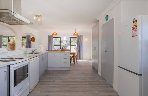 Opito Bay House | Opito Sea'scape - Opito Bay Holiday Home