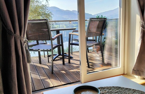 Vossestrand Apartment | Oppheim Holiday Apartment with swimming pool