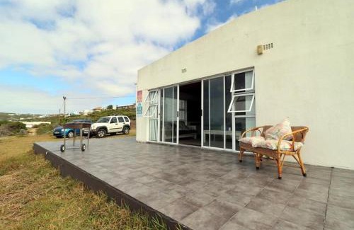 Struisbaai House | Oppi-stoepi In Struisbaai