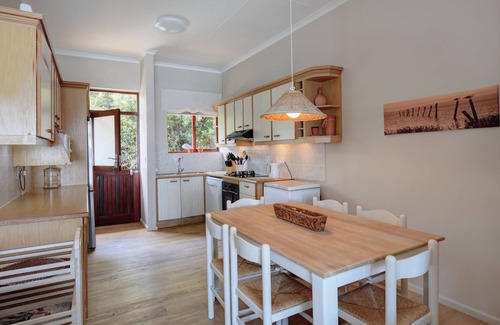 Herolds Bay Apartment | Oppiesee Selfcatering Apartments