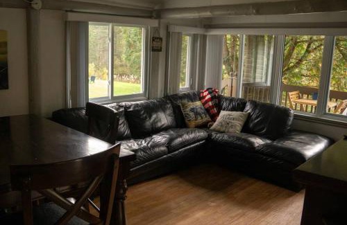 Frampton Ski Chalet | OPPY SHACK - SPA, BABY FOOT, BASKETBALL, LAC, RIVIERE