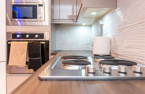 Bradford Apartment | Optimal Apartments - Superior Jet Hot Tub Suite