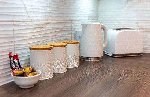 Bradford Apartment | Optimal Apartments - Superior Jet Hot Tub Suite
