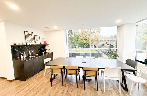 Bracknell Apartment | Optimal Luxury 2Bed/2Bath Stay-Bracknell F.Parking