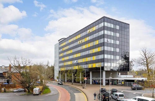 Bracknell Apartment | Optimal Luxury 2Bed/2Bath Stay-Bracknell F.Parking