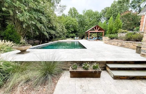 Monroe Apartment | [Optional Hot Tub] Farmhouse style apartment - newly renovated