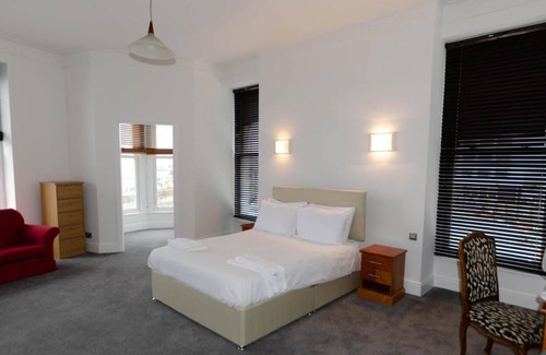 Douglas Hotel | Opul Boutique