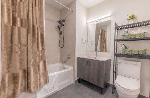 Orange Apartment | Opulence in Olive with Free Parking, 2 BR 2 baths Suite, 5 beds and Sleeps 8