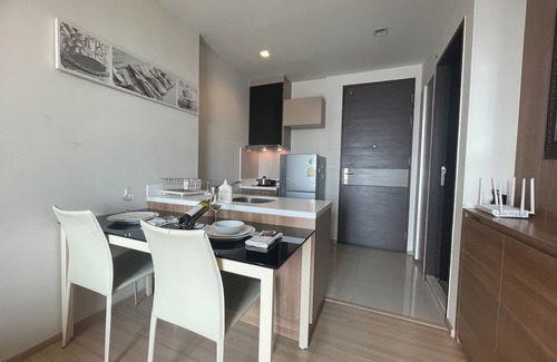 Yan Nawa Apartment | Opulence Riverview/Train Access