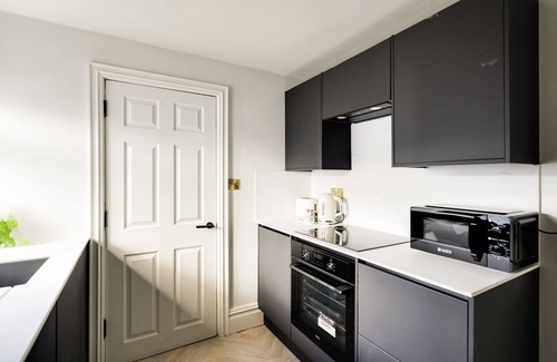Clifton Apartment | Opulent 2-bed Retreat with Garden