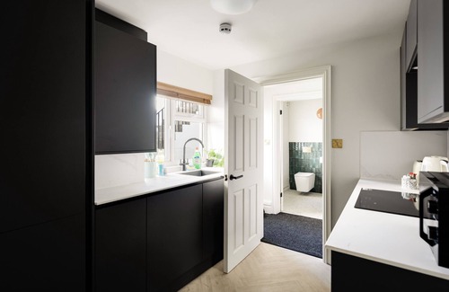 Clifton Apartment | Opulent 2-bed Retreat with Garden