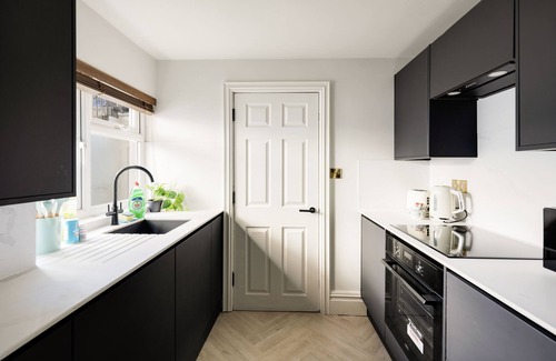 Clifton Apartment | Opulent 2-bed Retreat with Garden