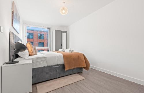 Bordesley Apartment | Opulent 2BR Balcony & Breathtaking skyline views