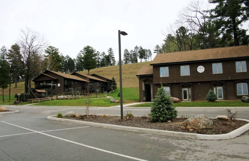 Iron Mountain House | Opulent Cedar Haus Suite | Serene Escape