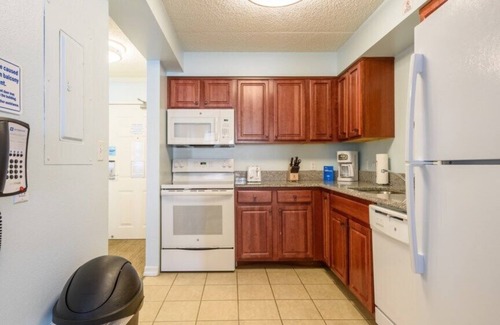Atlantic City Condo | Opulent Club Wyndham Skyline Tower, 2 Bedroom Deluxe Suite, A Mile to Delectable Restaurants