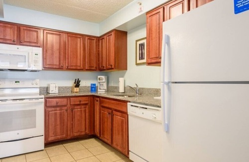 Atlantic City Condo | Opulent Club Wyndham Skyline Tower, 2 Bedroom Deluxe Suite, A Mile to Delectable Restaurants