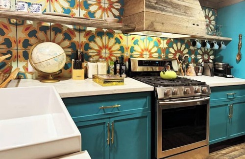 Wineglass Cabin | Opulent Healing Home Yellowstonenn