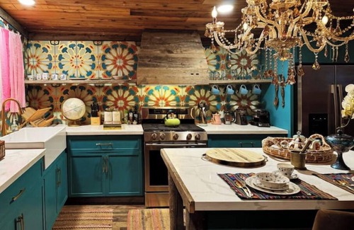 Wineglass Cabin | Opulent Healing Home Yellowstonenn