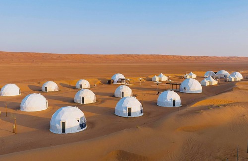 Bidiya RV Rental | Opulent Omani Desert Retreat: Adventure & Culture