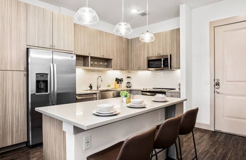 West Oak Hill Apartment | Opulent Retreat| 1BR 1 Bath | Pool & Golf Sim