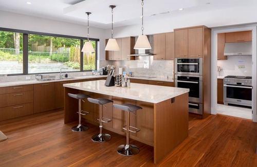 West Vancouver Villa | Opulent Retreat Pool, Spa, Hot tub & Theater