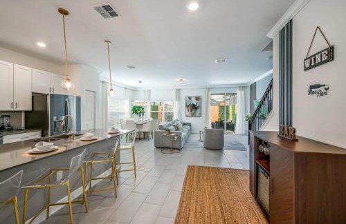 Kissimmee House | Opulent Retreat Themed Bedrooms and Pool Paradise