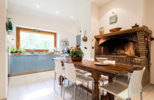 Terni Villa | Opulent Villa Private Heated Pool and Park, Volley Ball, Table Tennis, Whirlpool
