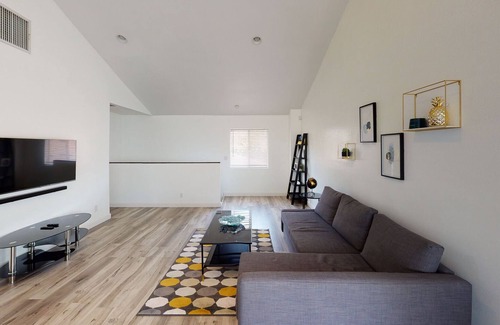 North Tustin House | Opuluxe Disneyland Getaway Unit 2