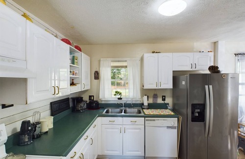 Pine Forest House | Opuluxe Enjoy Fayetteville's Unit 1 Hidden Gem!