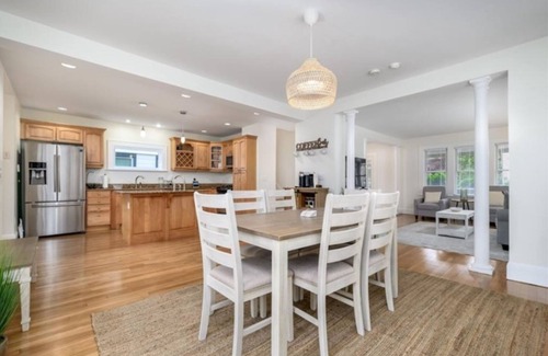 Black Rock Historic District House | Opuluxe Spacious 4 BR Ellsworth with Jacuzzi