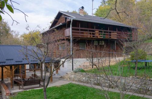 Orahovica Apartment | OraHouse