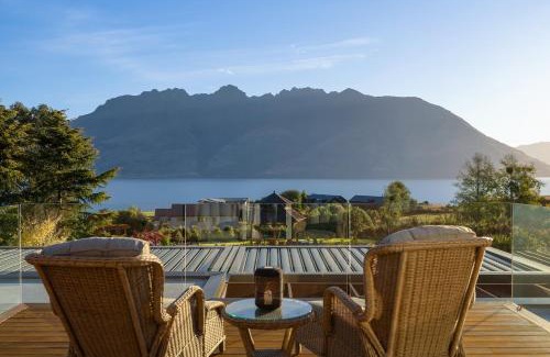 Kawarau Falls Villa | Oraka Lakeside Retreat by Sotheby's Luxury Rental Homes