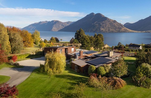 Kawarau Falls Villa | Oraka Lakeside Retreat - Hosted by NZSIR Luxury Rental Homes
