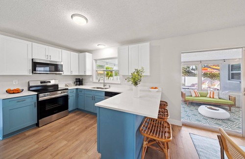 Palma Sola House | Orange Blossom~6mi to beach~Htd Pool+Hot Tub~Gameroom~Gym~Fire Pit~Playground
