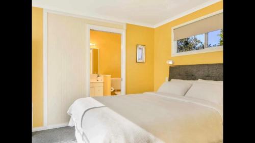 Comboyne House | Orange Blossom- Comboyne Mountain Cottages