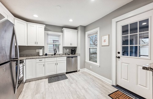 Powderhorn House | Orange Blossom House 10 Minutes from Downtown MPLS Blocks from Light Rail