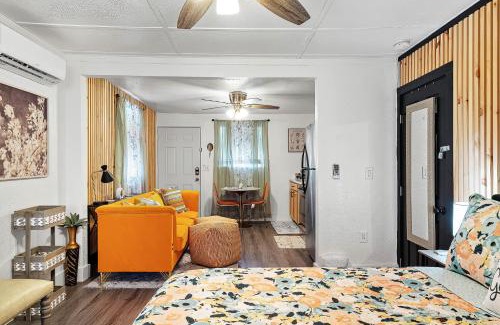 Seminole Heights House | Orange Blossom Place-Walk to shops bars & food