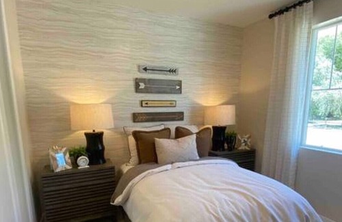 Garden City House | Orange Charmer | Central | King Beds | Screen Room