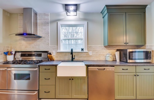 Livingston Cottage | Orange Cottage w/Hiking Access: 1 Mi to Lake Anna