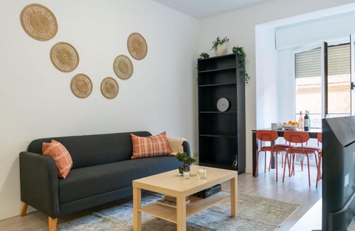 La Font de la Guatlla Apartment | Orange crush Barcelona
