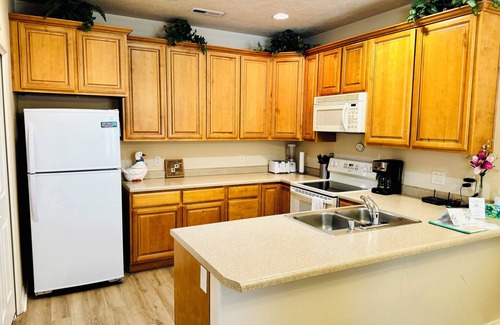 Mesquite Condo | Orange Crush Oasis by Mesquite Vacation Rentals with Community Pool Access and $510 in free daily activities