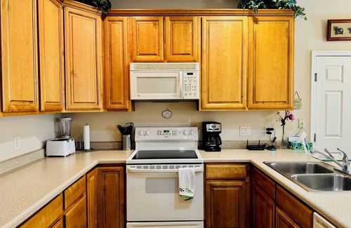 Mesquite Condo | Orange Crush Oasis by Mesquite Vacation Rentals with Community Pool Access and $510 in free daily activities