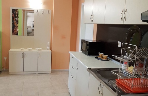 Sunny Beach Apartment | Orange flower apartment
