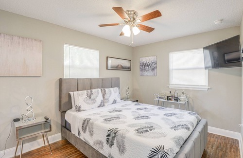Orange Park House | Orange Park Home w/Private Pool & Grill!