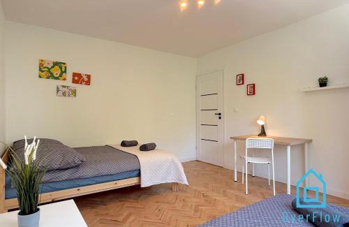Gdynia House | Orange Room 2 minutes to City Center Gdynia & Seaside
