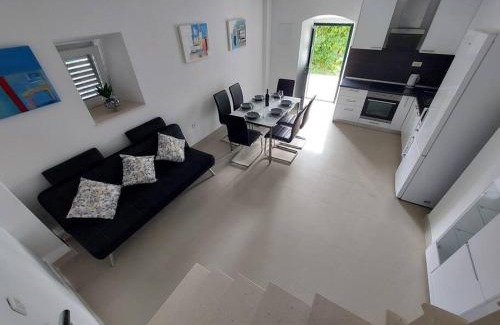 Sipan Island House | Orange Tree House
